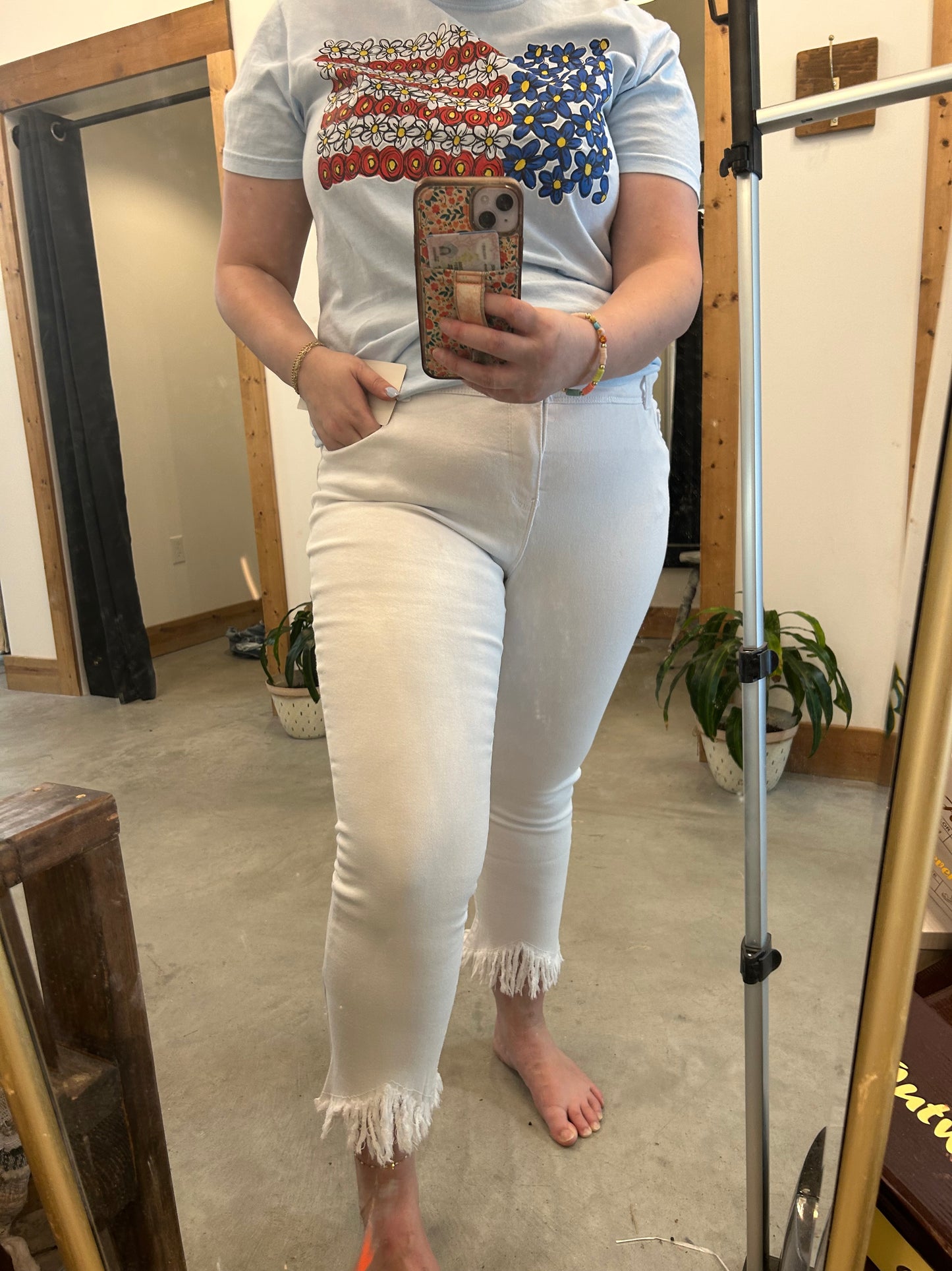 OMGzip White Capri Pants