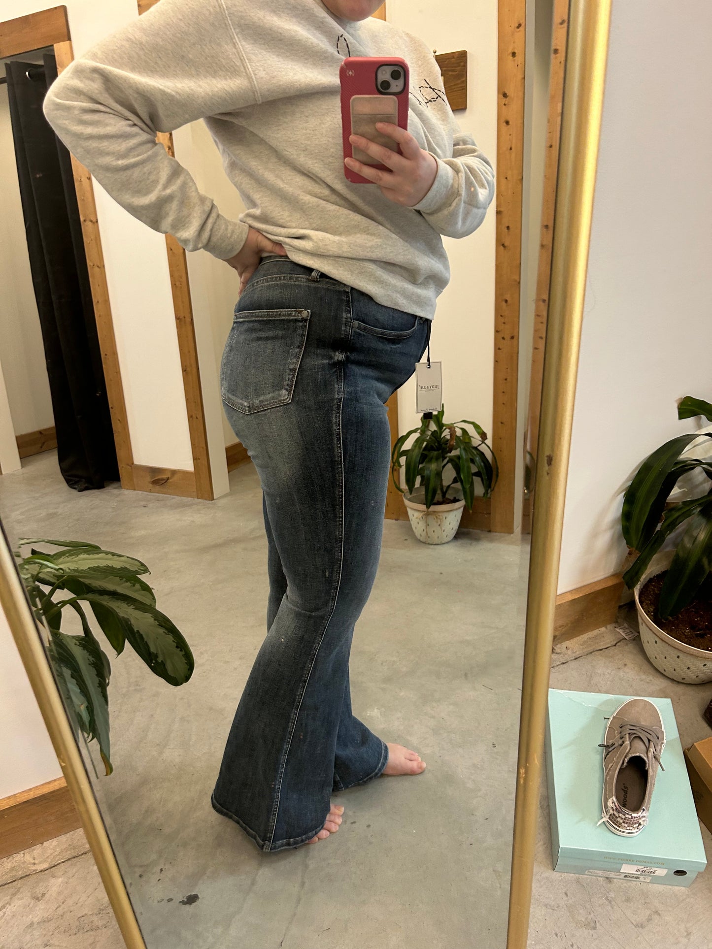 Judy Blue Midwash Flares