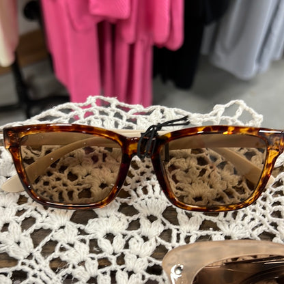 Coco + Carmen Sunnies