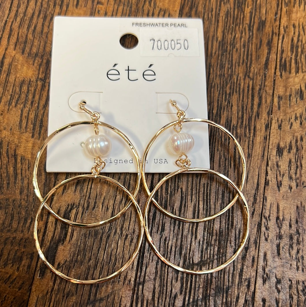 Double Hoop Earrings w/Pearl