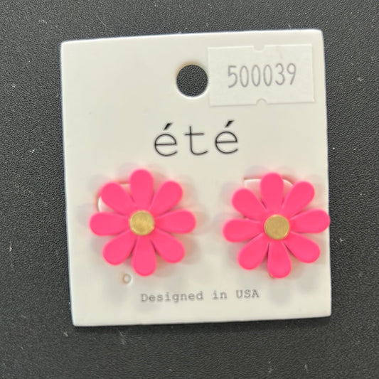 Pink Daisy studs